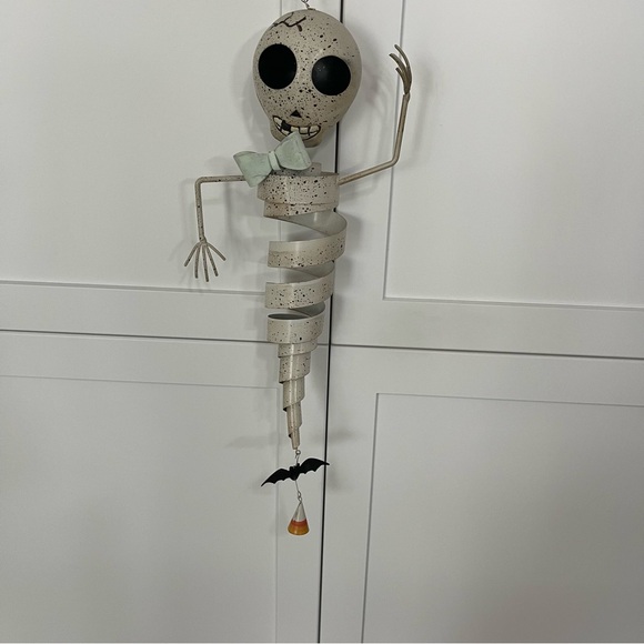 Happy Skeleton bouncy Door Decoration glow in the dark bow tie - Picture 5 of 9